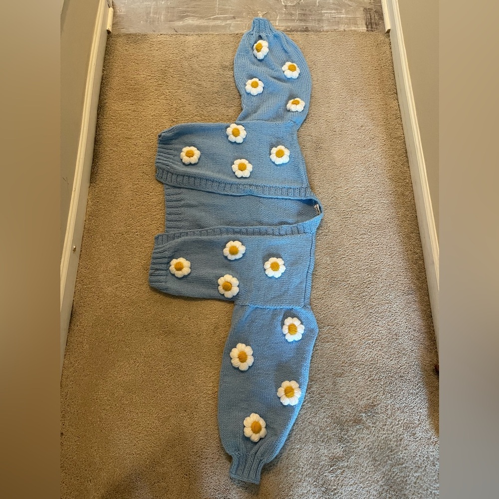 Handmade Daisy 3D Floral Knit Cardigan in size USWXL